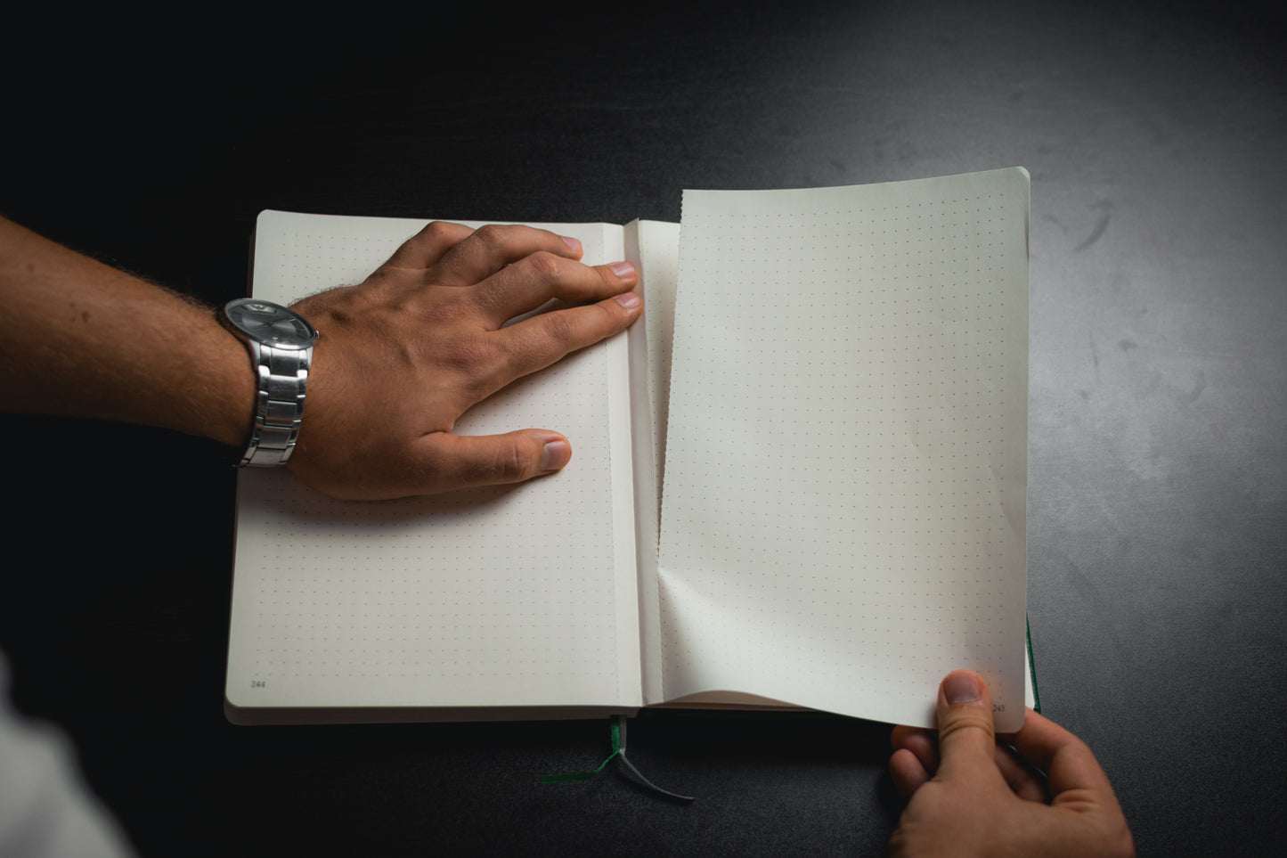 Punti 250 – Libreta B5 punteada con índice y caja regalo