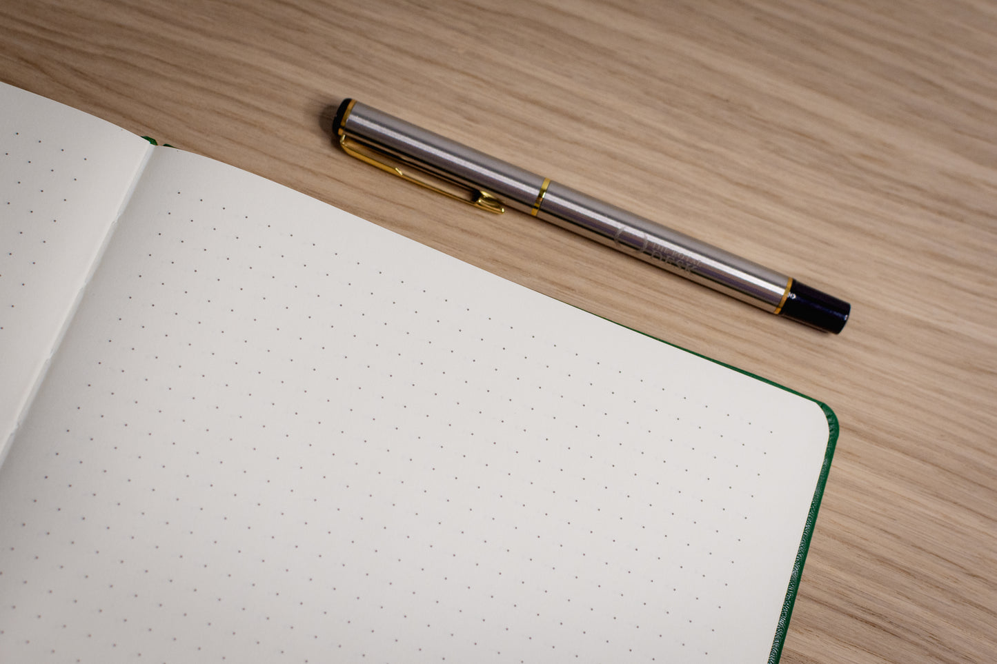 Punti 250 – Libreta B5 punteada con índice y caja regalo