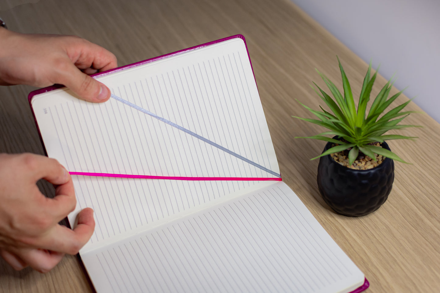 Strisce 250 – Cuaderno B5 Rayas con Bolígrafo y Caja Regalo