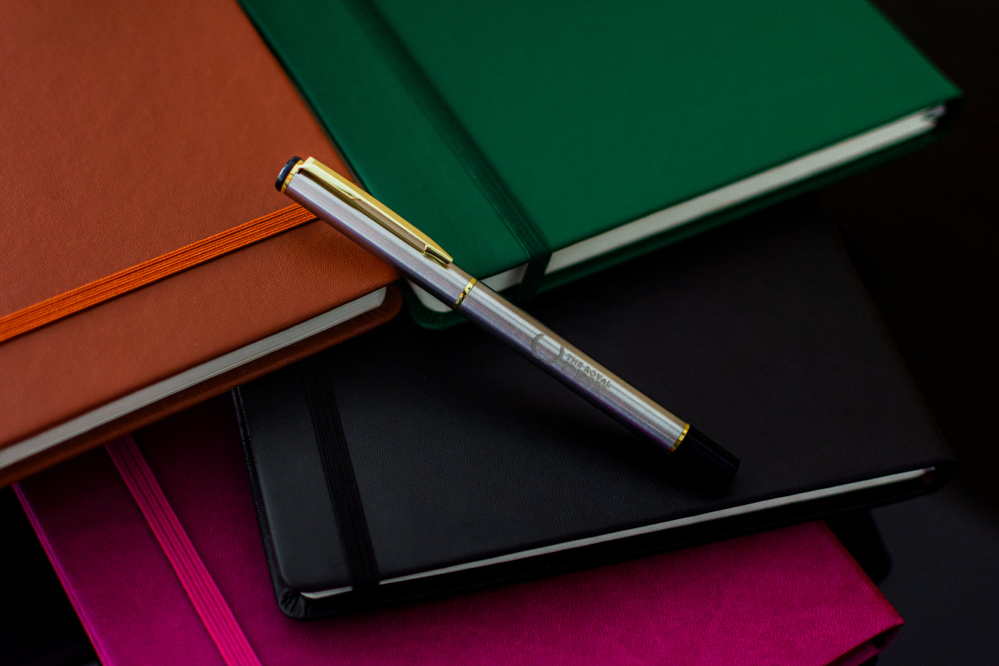 Strisce 250 – Cuaderno B5 Rayas con Bolígrafo y Caja Regalo